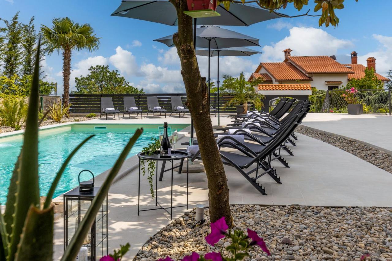 Villa Adriatic, Apartment Chiara With Sea View And Heated Swimming Pool, Free Private Parking, Ičići Buitenkant foto