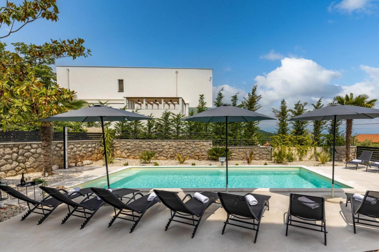 Villa Adriatic, Apartment Chiara With Sea View And Heated Swimming Pool, Free Private Parking, Ičići Buitenkant foto