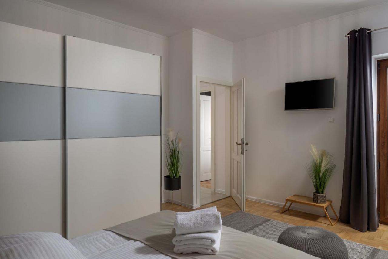 Villa Adriatic, Apartment Chiara With Sea View And Heated Swimming Pool, Free Private Parking, Ičići Buitenkant foto